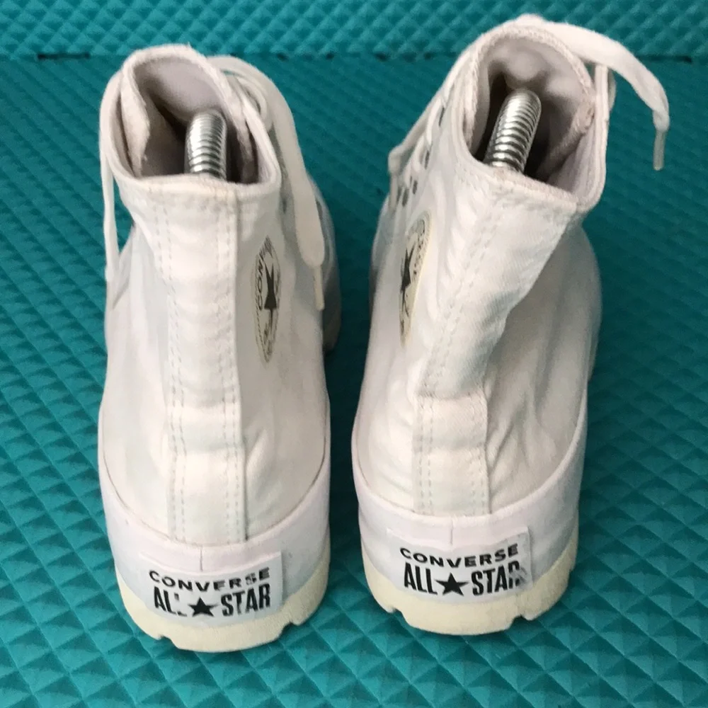 CONVERSE  Women Chuck Taylor All Star High Top Lugged Casual Sneakers | 5.5